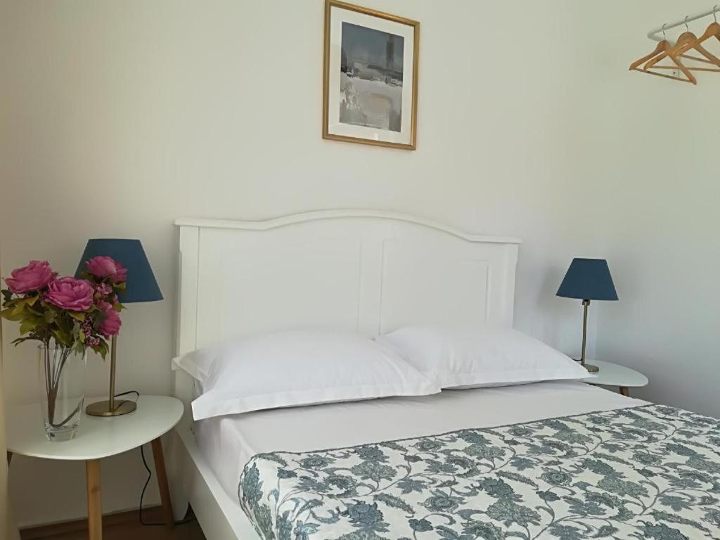 Guesthouse Smart Bucureşti Ngoại thất bức ảnh